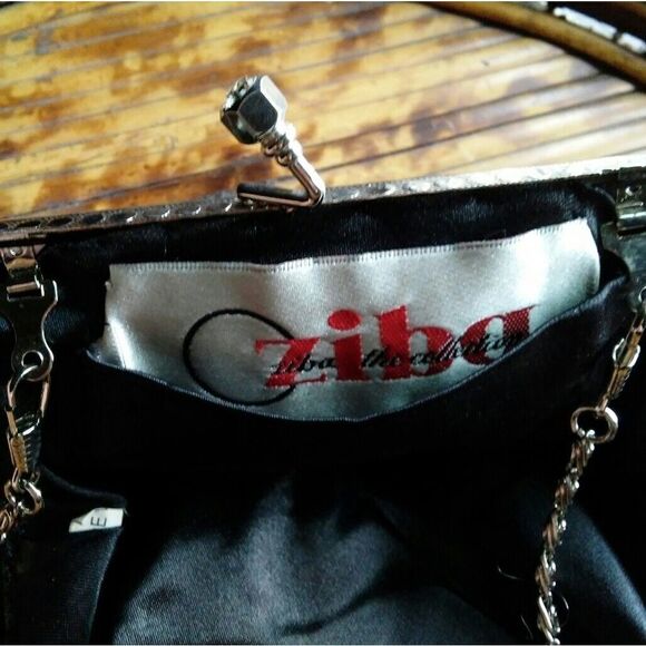 ziba embroidered & breaded purse - Picture 4 of 6